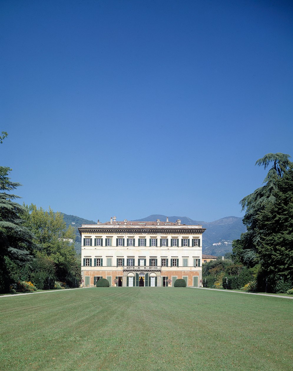 Villa Reale di Marlia (veya Palazzo Orsetti) cephesinin görünümü by Italian School
