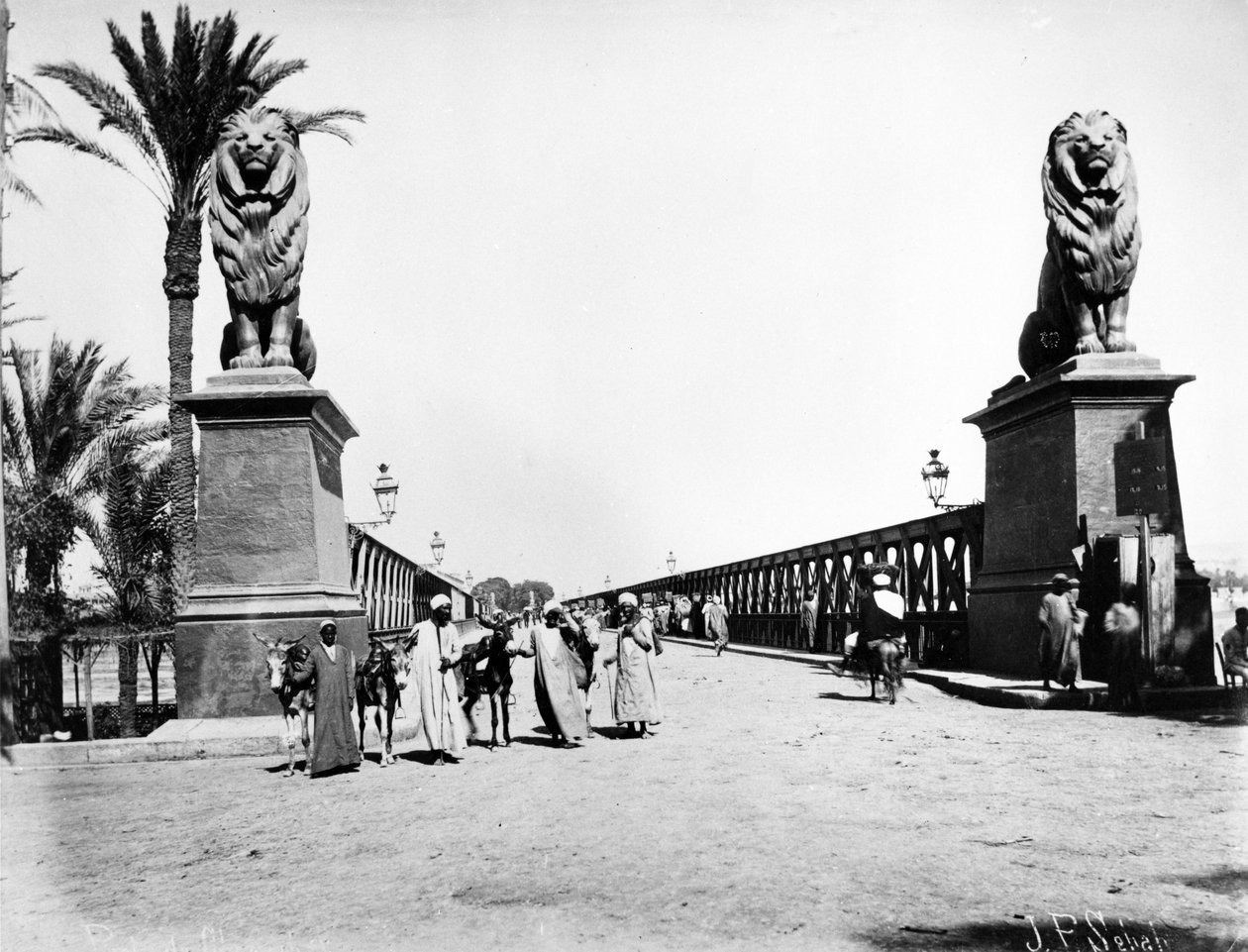ಕೊಬ್ರಿ ಎಲ್ ಗೆಜಿರಾ ಸೇತುವೆ, ಕೈರೋ, ಸಿ.1880 ಟರ್ಕ್ by J. Pascal Sebah