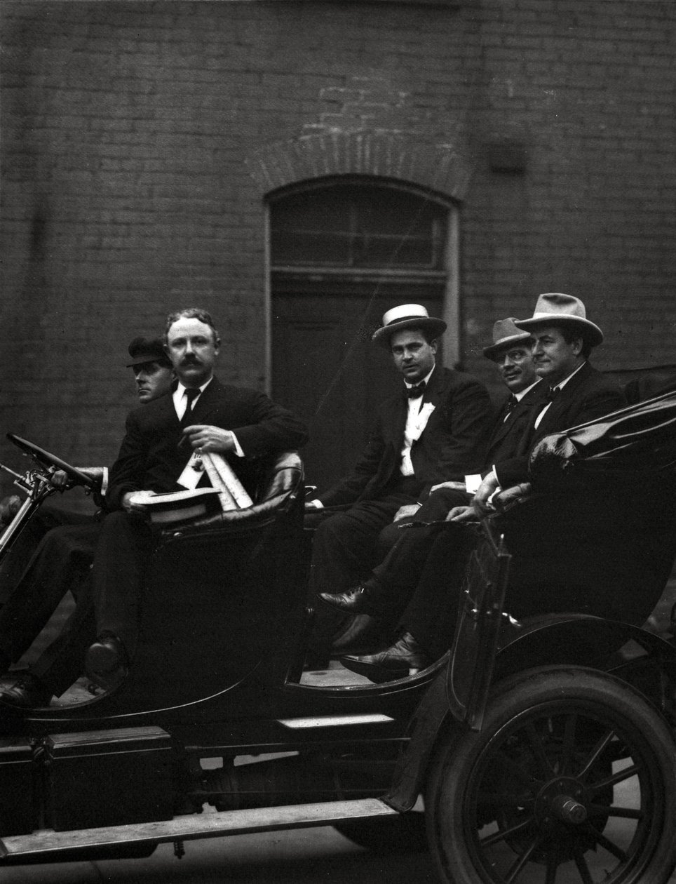 Edward F. Goltra, kimliği belirsiz bir delege, Rolla Wells ve William Jennings Bryan, 1916 Demokratik Ulusal Konvansiyonu