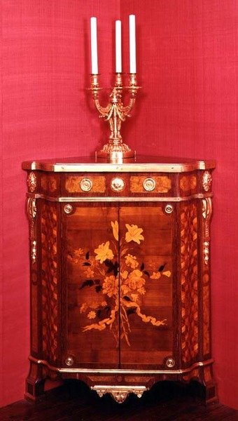 Köşe dolabı, çift kişilik J.F. Oeben, Paris, c.1760-62 by J.F. Oeben c.1760 62 J.F. Oeben c.1760 62
