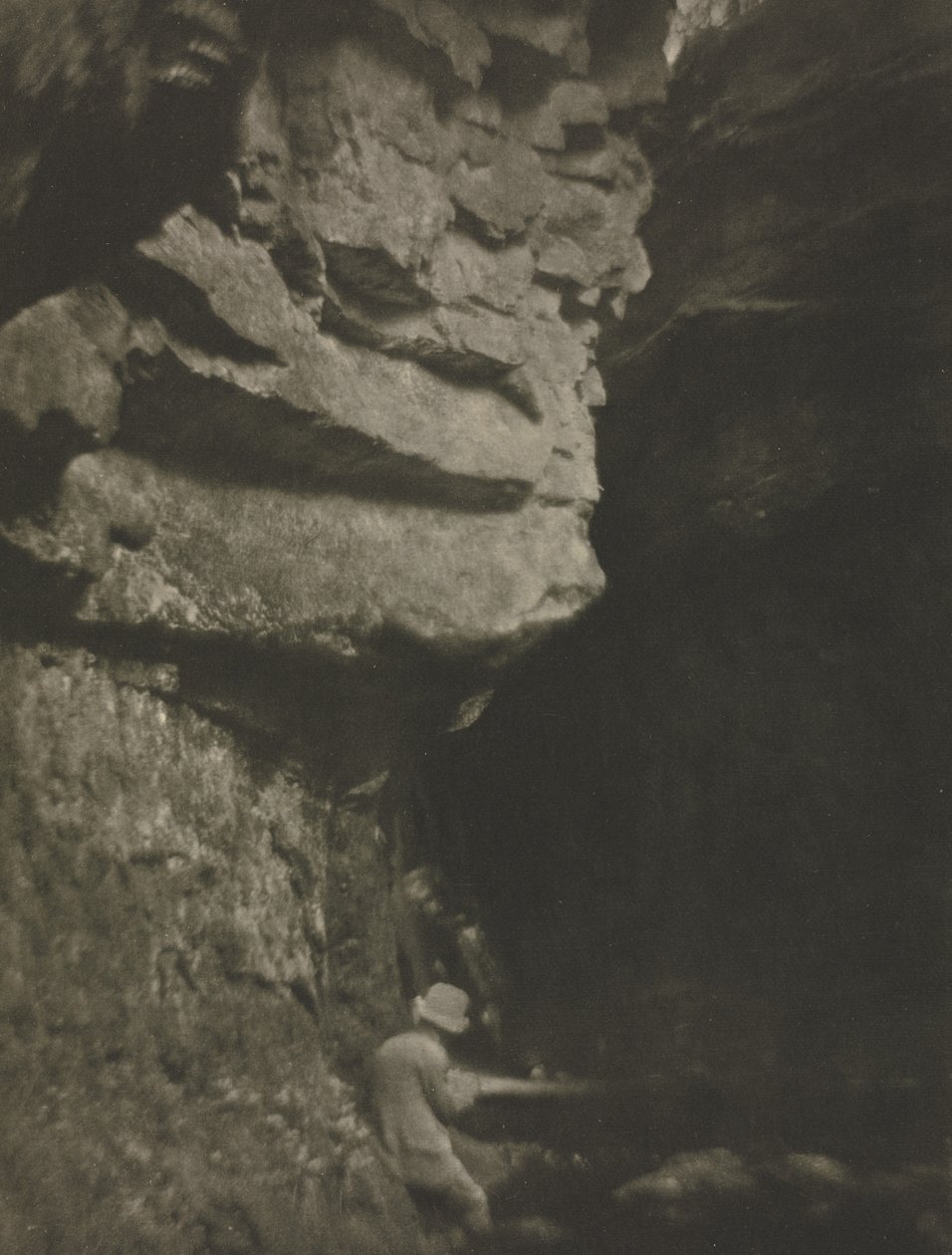 Kamera Çalışması: Adam Eskiz, 1910. by J. Craig Annan