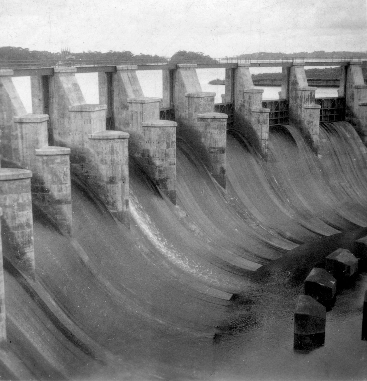 Dolusavak, Gatun Kilidi, Panama Kanalı, Panama, 20. yüzyılın başlarında. by J. Dearden Holmes