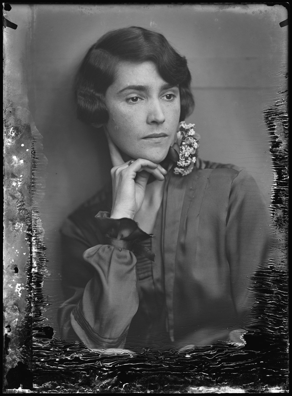 sanatçı Annie Roland Holst-de Meester (1927) by Jacob Merkelbach