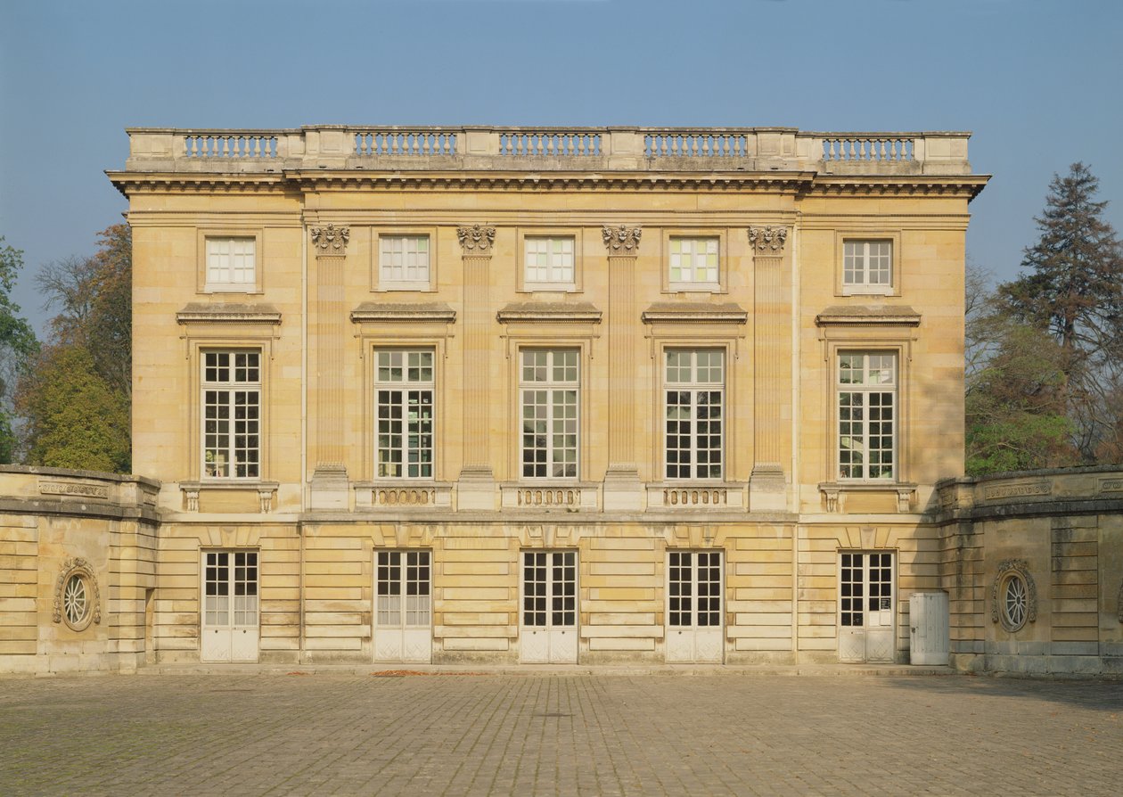 1762-64 yılları arasında inşa edilen Petit Trianon
