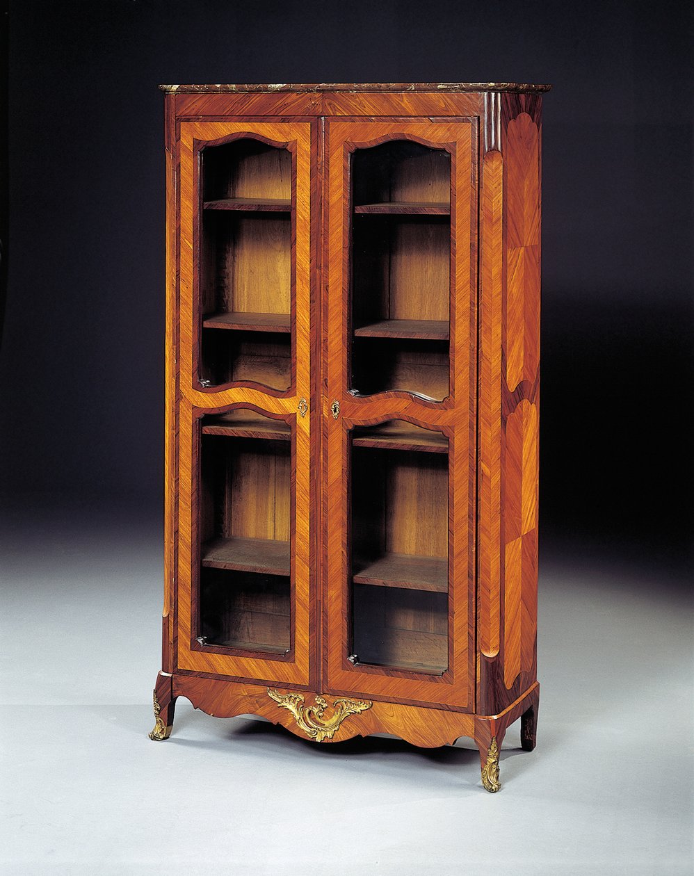 Louis XV kitaplık (ahşap) by Jacques Birckle