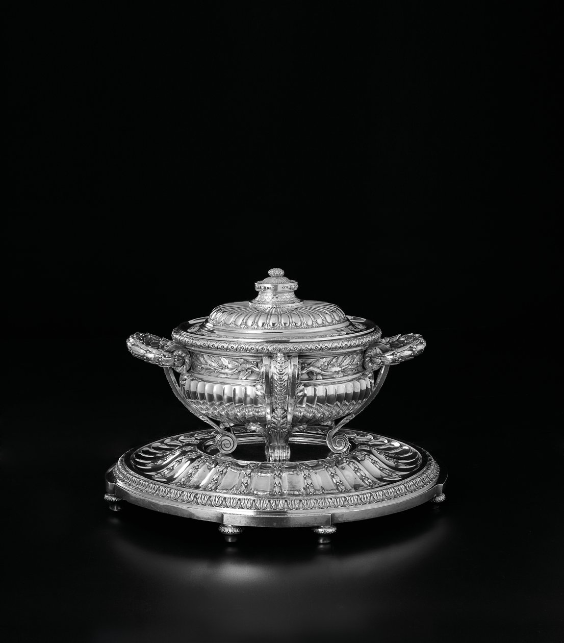 Louis XV çorba kasesi, Orloff servisinden örtü ve stand, 1770 by Jacques Nicolas Roettiers