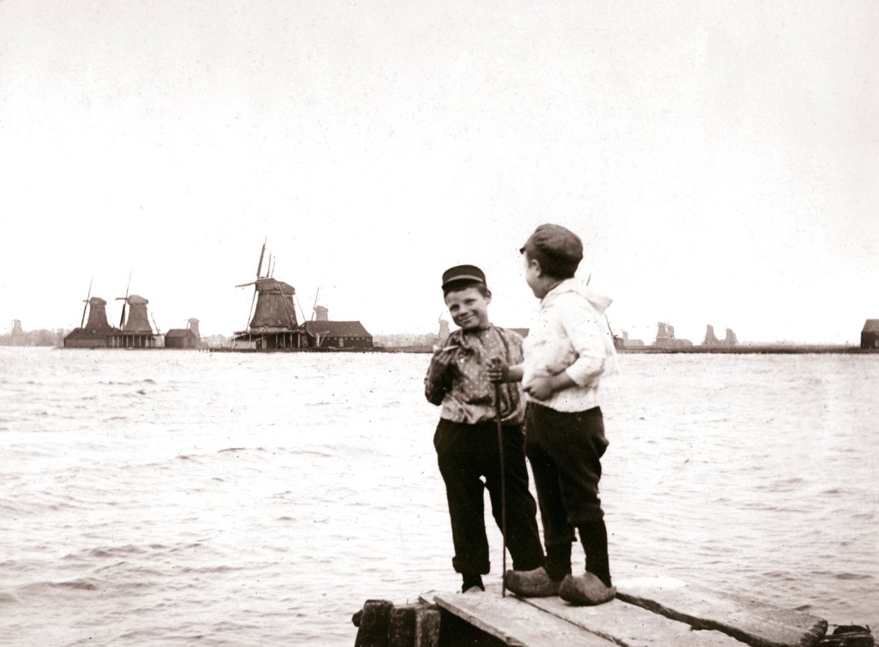 Boys by a channel, Laandam, Hollanda, 1898. by James Batkin