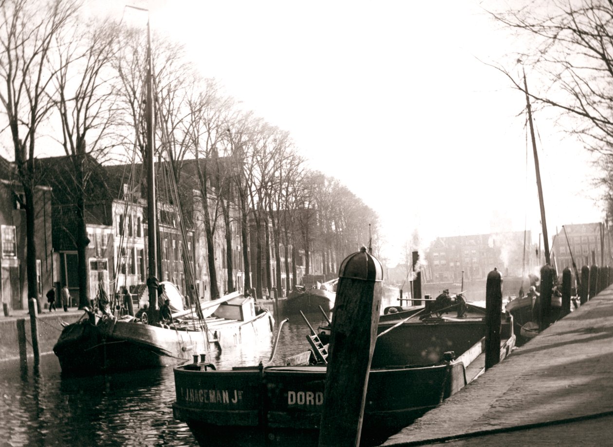 Kanal tekneleri, Dordrecht, Hollanda, 1898. by James Batkin