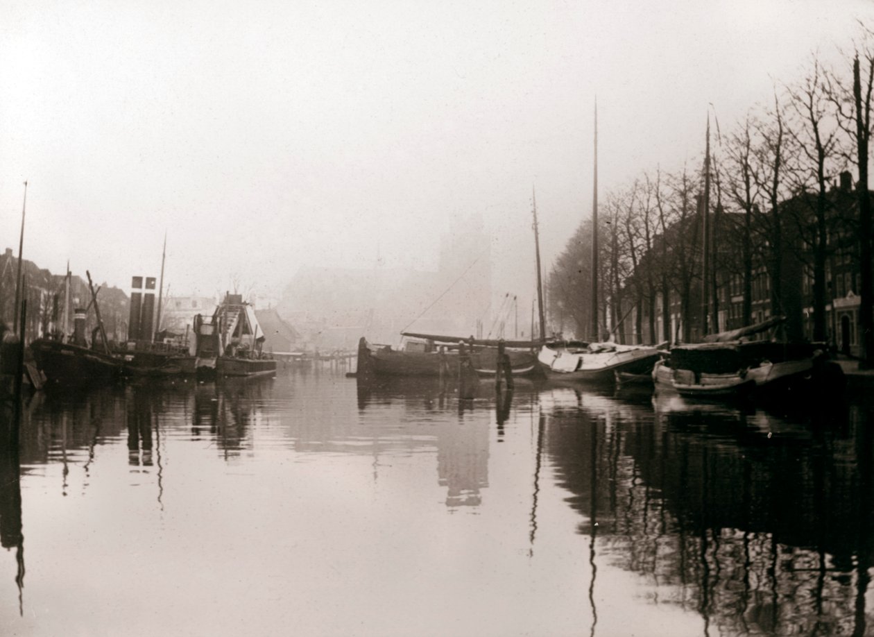 Kanal tekneleri, Dordrecht, Hollanda, 1898. by James Batkin