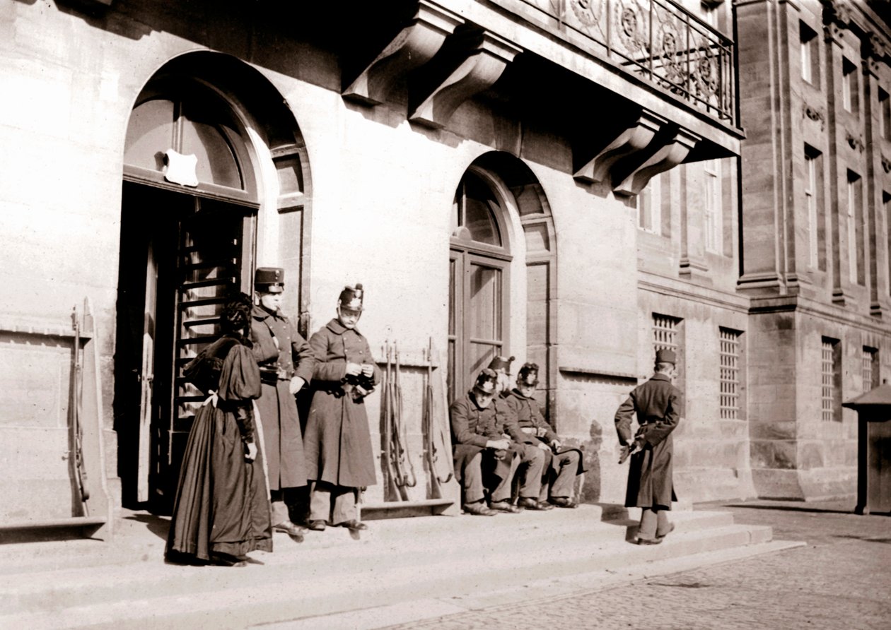 Muhafızlar, Amsterdam, 1898. by James Batkin