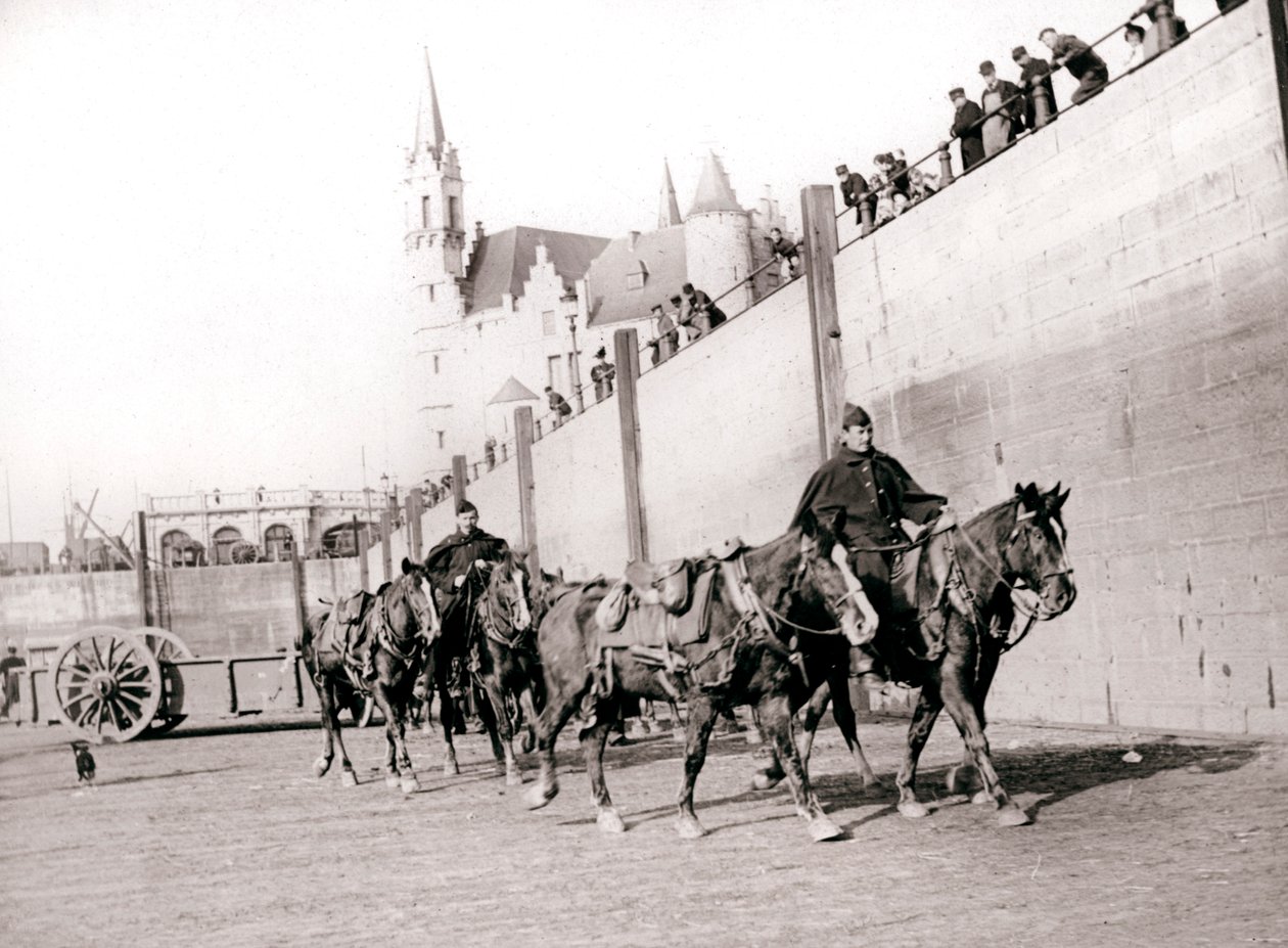 At Binicileri, Anvers, 1898. by James Batkin