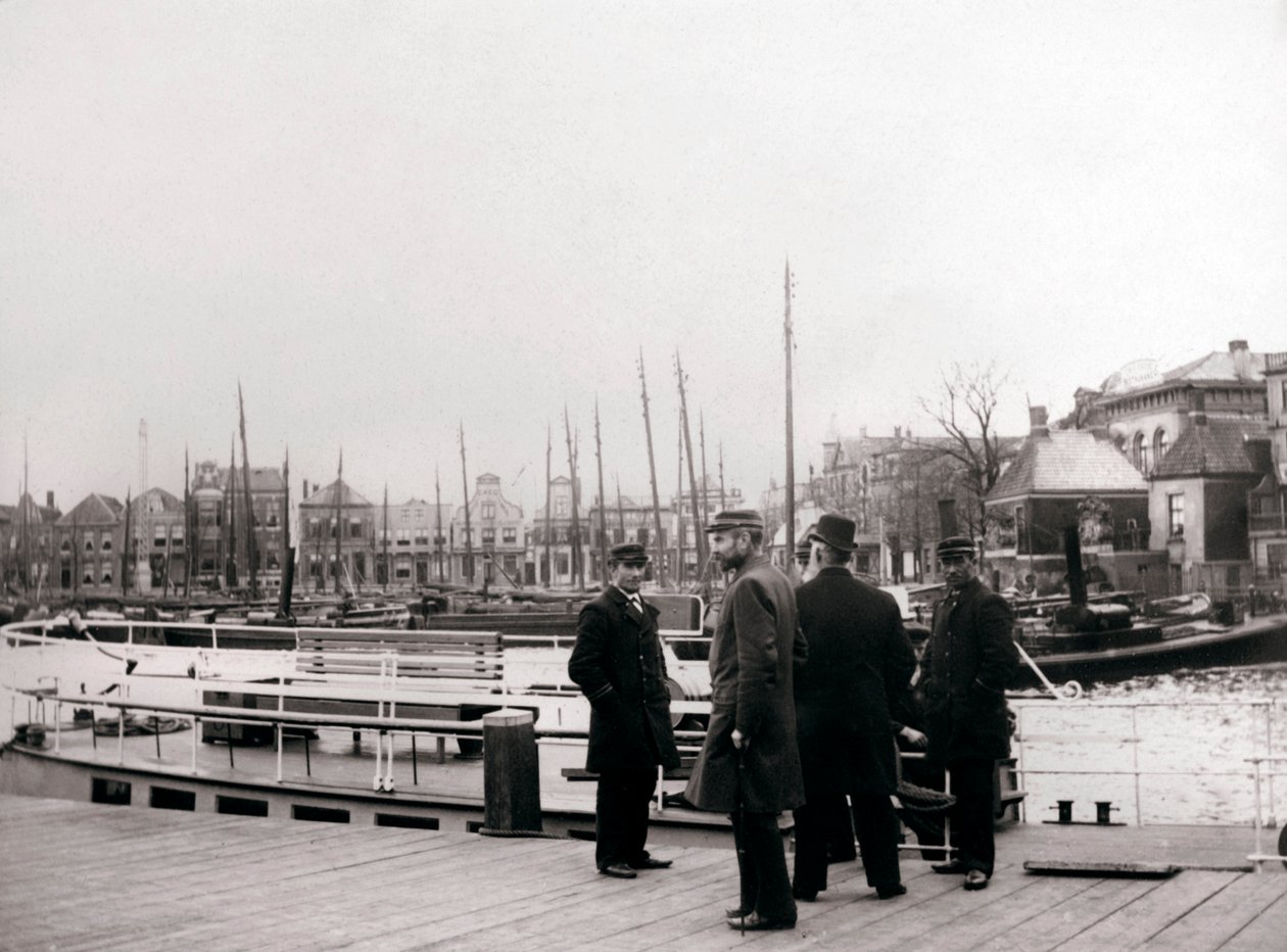 Kanal teknesindeki adamlar, Rotterdam, 1898. by James Batkin