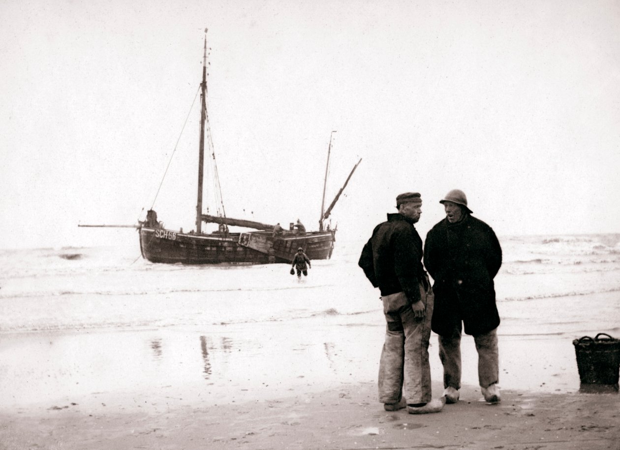 Kıyıdaki Adamlar, Scheveningen, Hollanda, 1898. by James Batkin