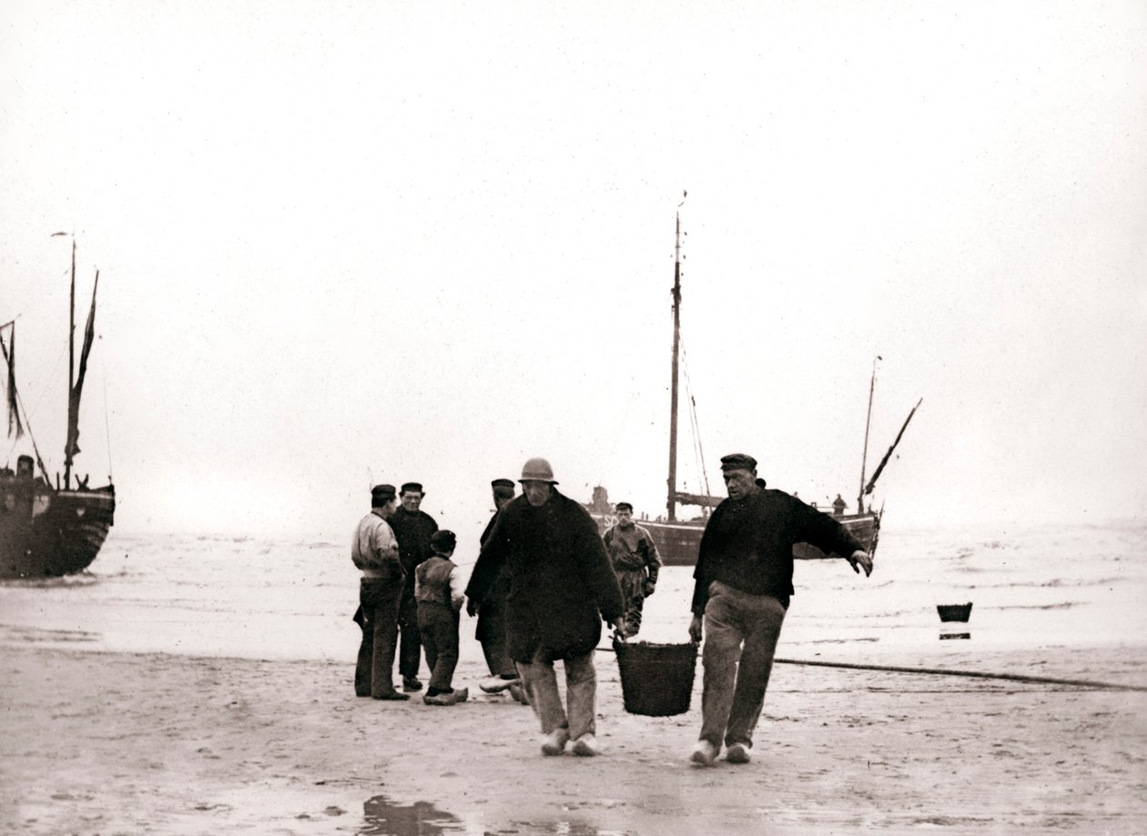 Kıyıdaki Adamlar, Scheveningen, Hollanda, 1898. by James Batkin