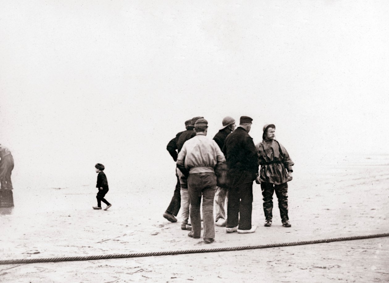Kıyıdaki Adamlar, Scheveningen, Hollanda, 1898. by James Batkin