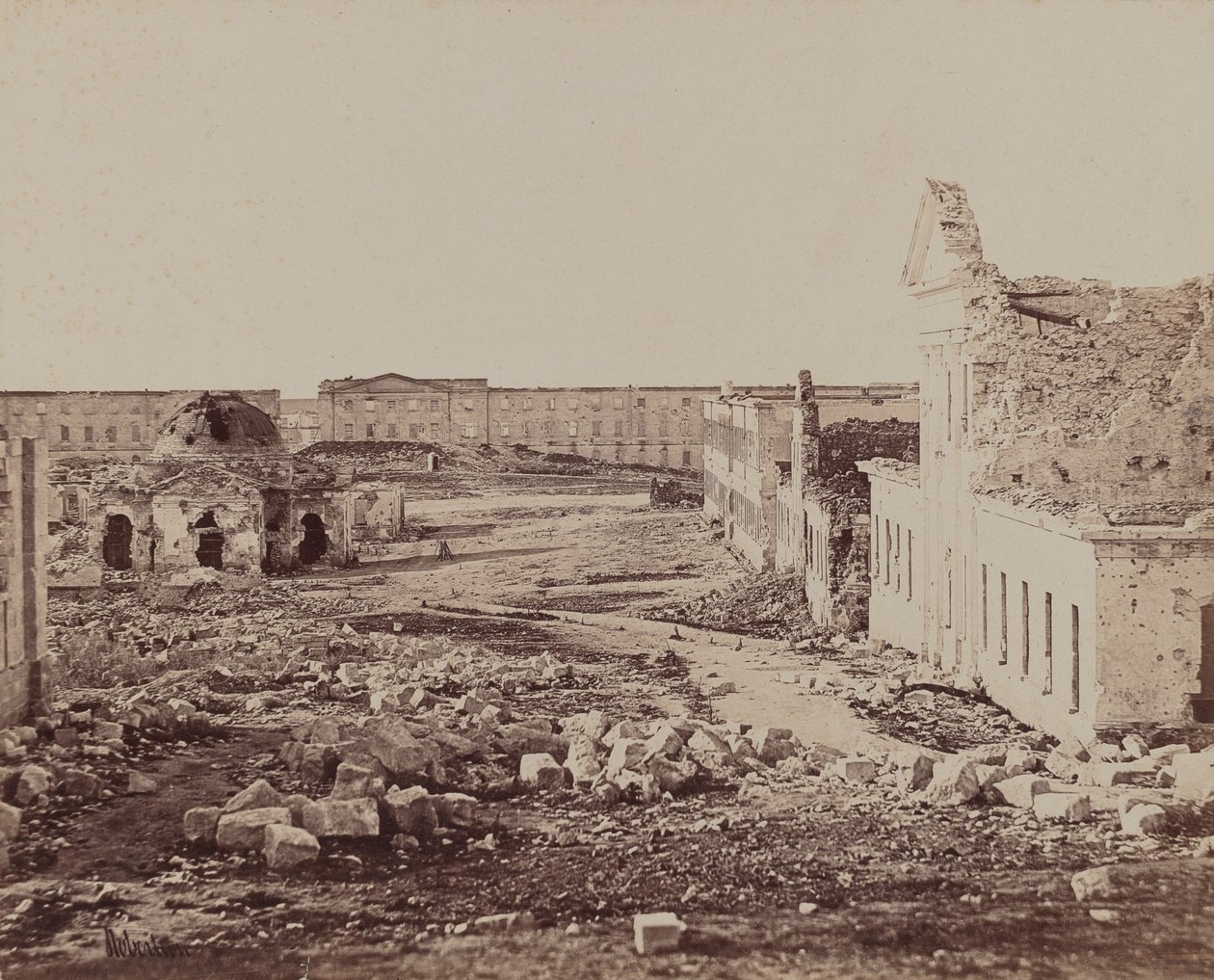 Harabelerde Kubbeli Bina ile Avlu by James Robertson