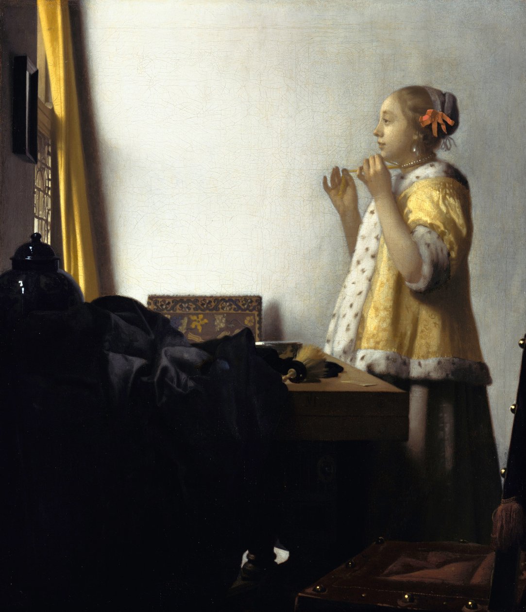 İnci kolyeli genç kadın by Jan Vermeer van Delft