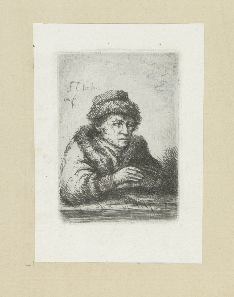 Volwassen man aan een tafel, bontmantel