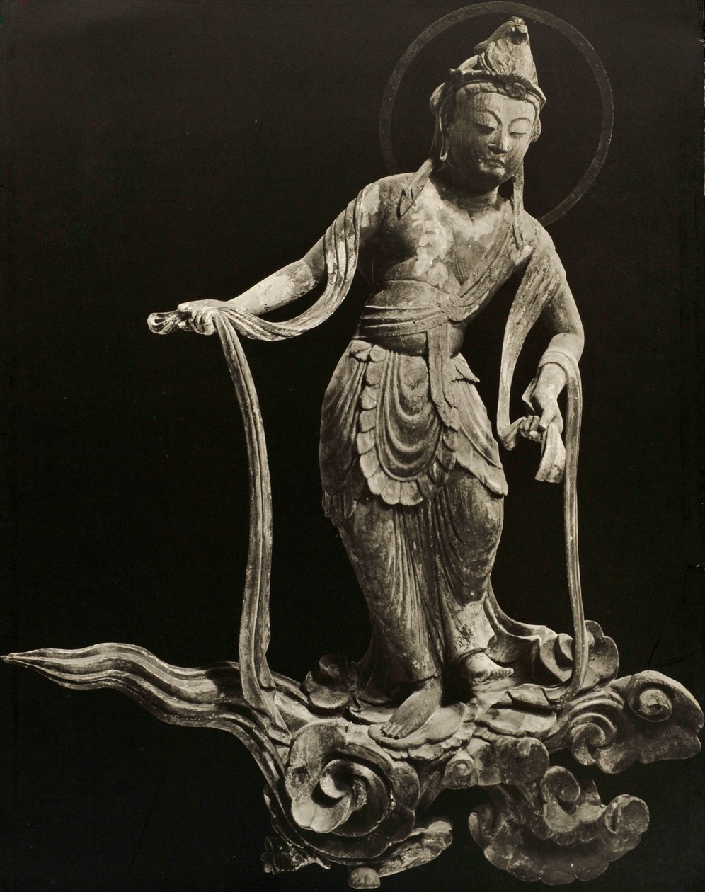 Bosatsu müzik aleti çalıyor, 11. yüzyıldan, Geç Heian Dönemi, Byodo-In, Kyoto, 1950 by Japanese Photographer