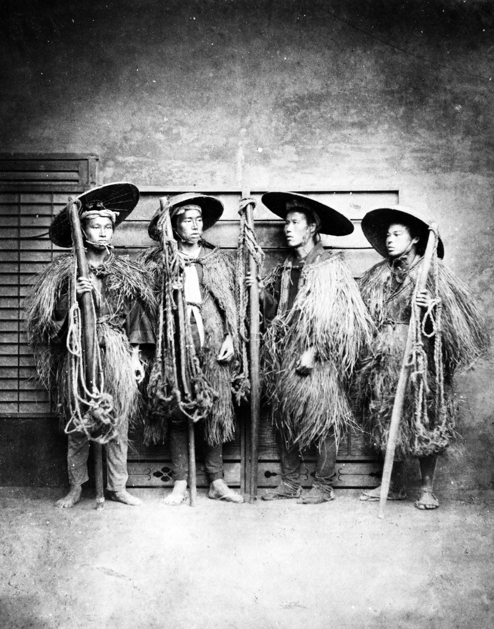 Hasır Mantolu Japon Adamlar, 1870