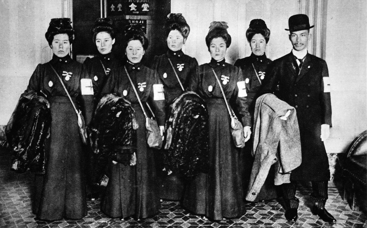 Japon Kızıl Haçı Müttefiklerine yardım ediyor: The Illustrated War News, 1916