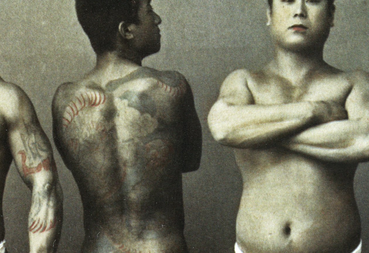 Geleneksel Japon Irezumi dövmeli adam, yaklaşık 1880 (el rengi albümen fotoğraf) (398092 detayı) by Japanese Photographer