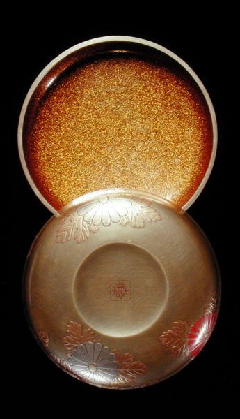 Kutu ve kapak (altın cila) (bkz. 205150) by Japanese School