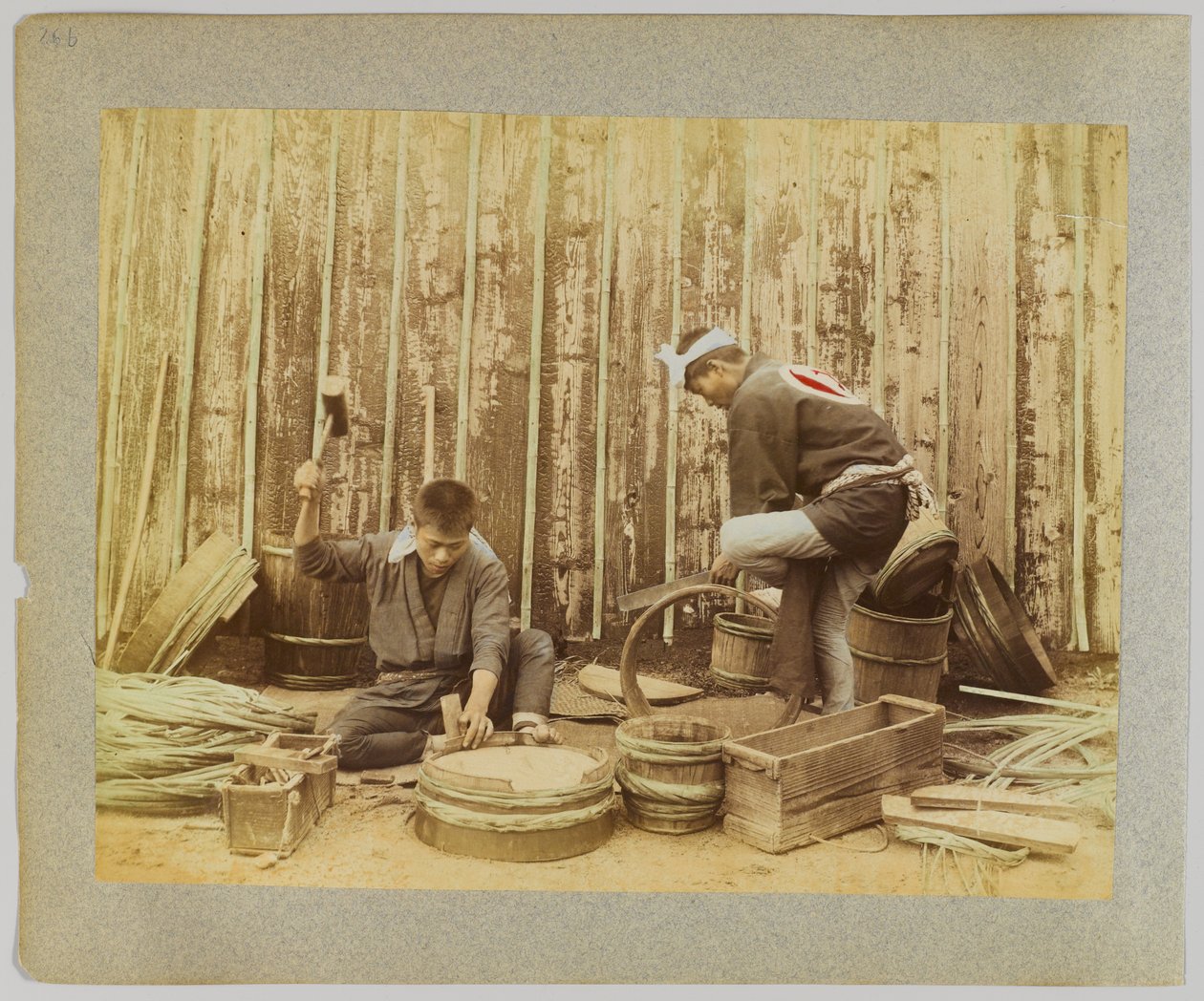 Fıçı yapımı, Japonya (el boyaması s/b fotoğraf) by Japanese Photographer