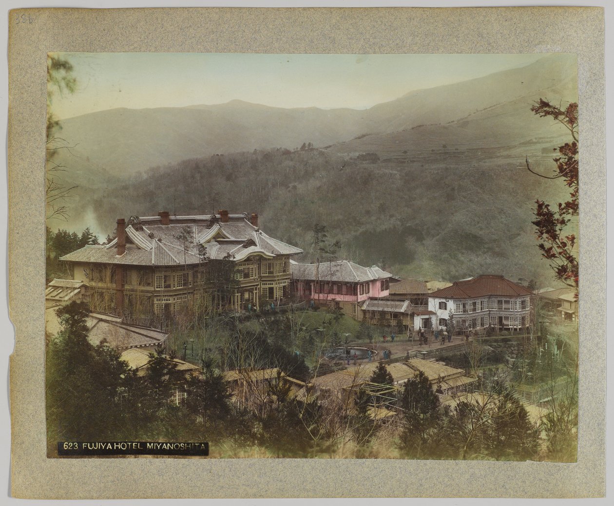 Fujiya Hotel, Miyanoshita, Hakone, Kanagawa Eyaleti, Japonya (el boyaması s/b fotoğraf) by Japanese Photographer