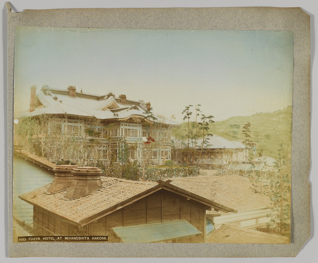 Fujiya Hotel, Miyanoshita, Hakone, Kanagawa Eyaleti, Japonya (el boyaması s/b fotoğraf) by Japanese Photographer
