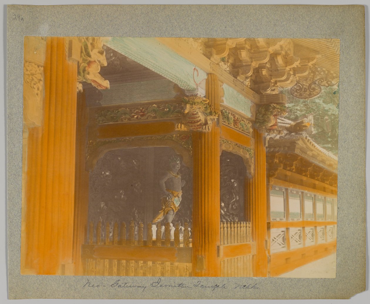 Jemitsu Tapınağı Geçidi, Nikko, Japonya (el ile boyanmış s/b fotoğraf) by Japanese Photographer