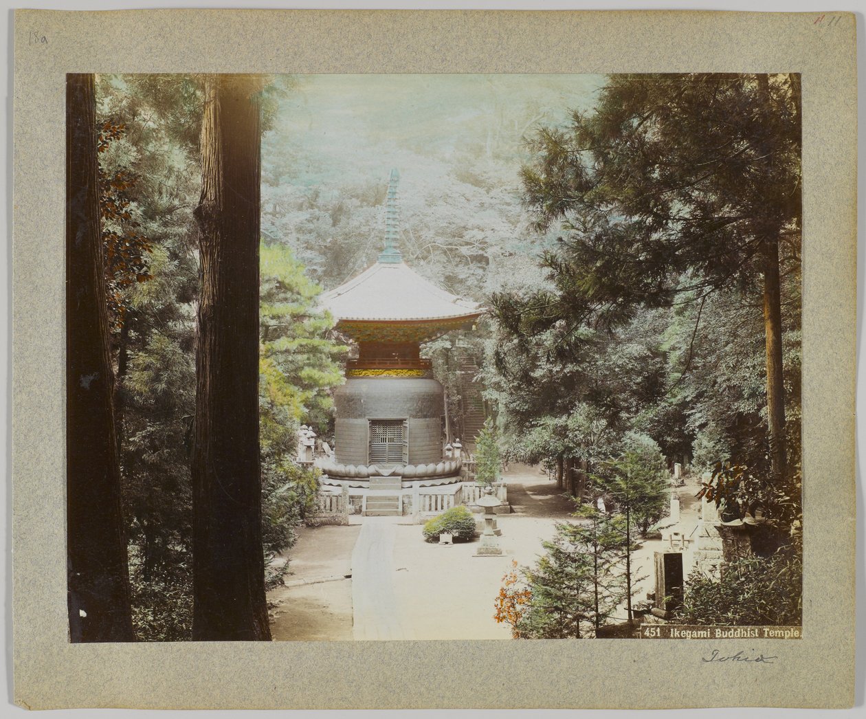 Ikegami Budist Tapınağı, Tokyo, Japonya (el boyaması s/b fotoğraf) by Japanese Photographer