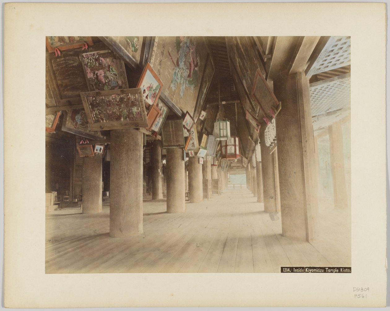 Kiyomidzu Tapınağı'nın içi, Kyoto, Japonya (el boyaması s/b fotoğraf) by Japanese Photographer