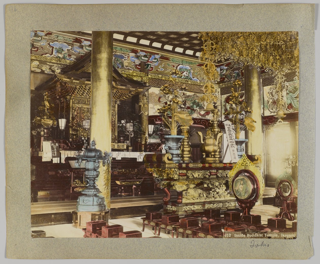 Bir Budist Tapınağının İçinde, Ikegami, Tokyo, Japonya (el boyaması s/b fotoğraf) by Japanese Photographer