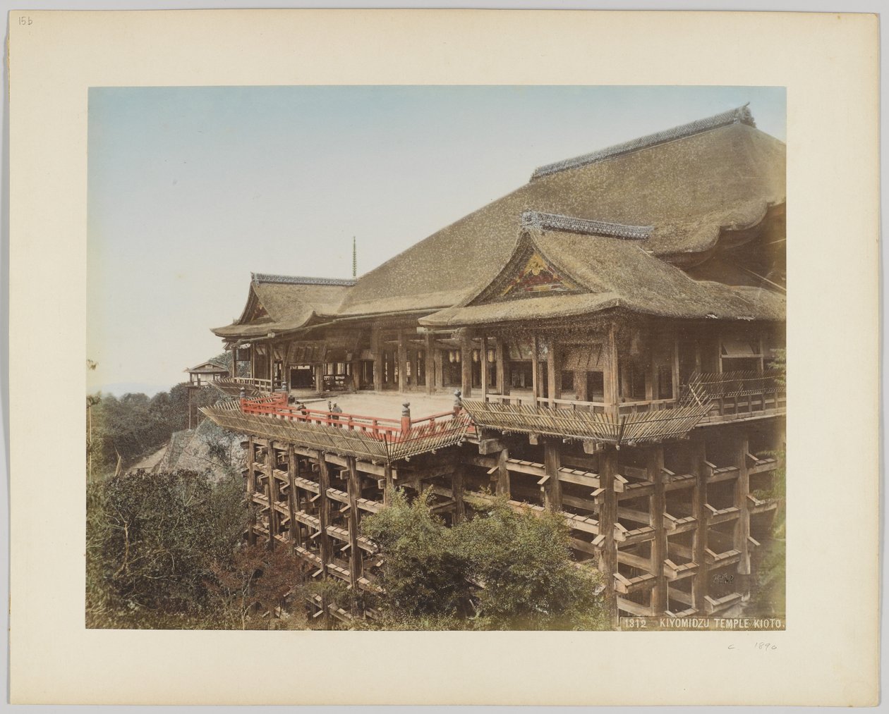 Kiyomidzu Tapınağı, Kyoto, Japonya, 1890 dolayları (el boyaması s/b fotoğraf) by Japanese Photographer