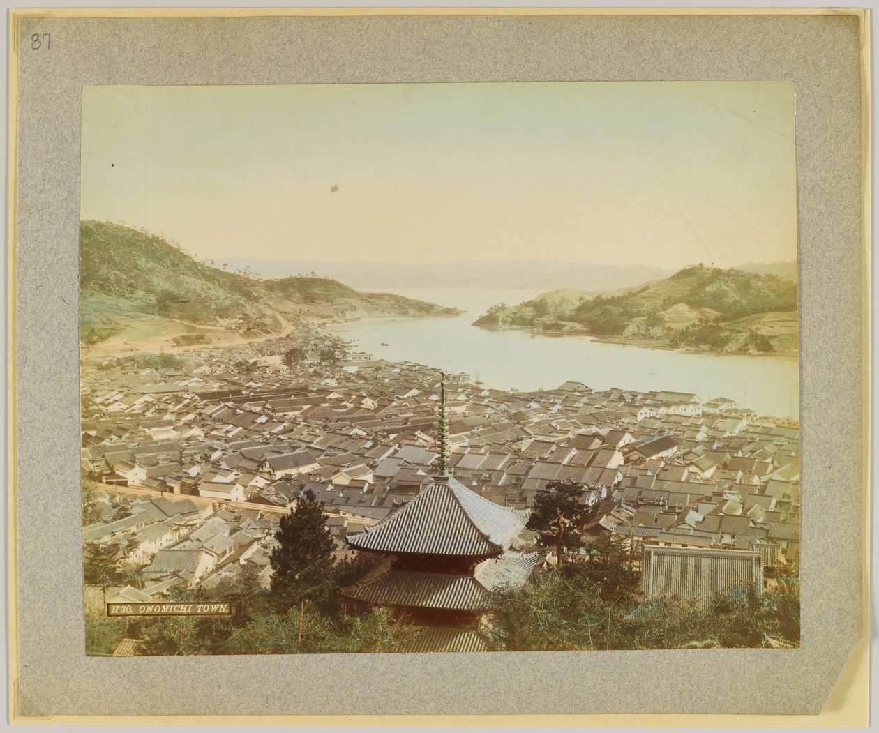 Onomichi Kasabası, Japonya (el boyaması s/b fotoğraf) by Japanese Photographer