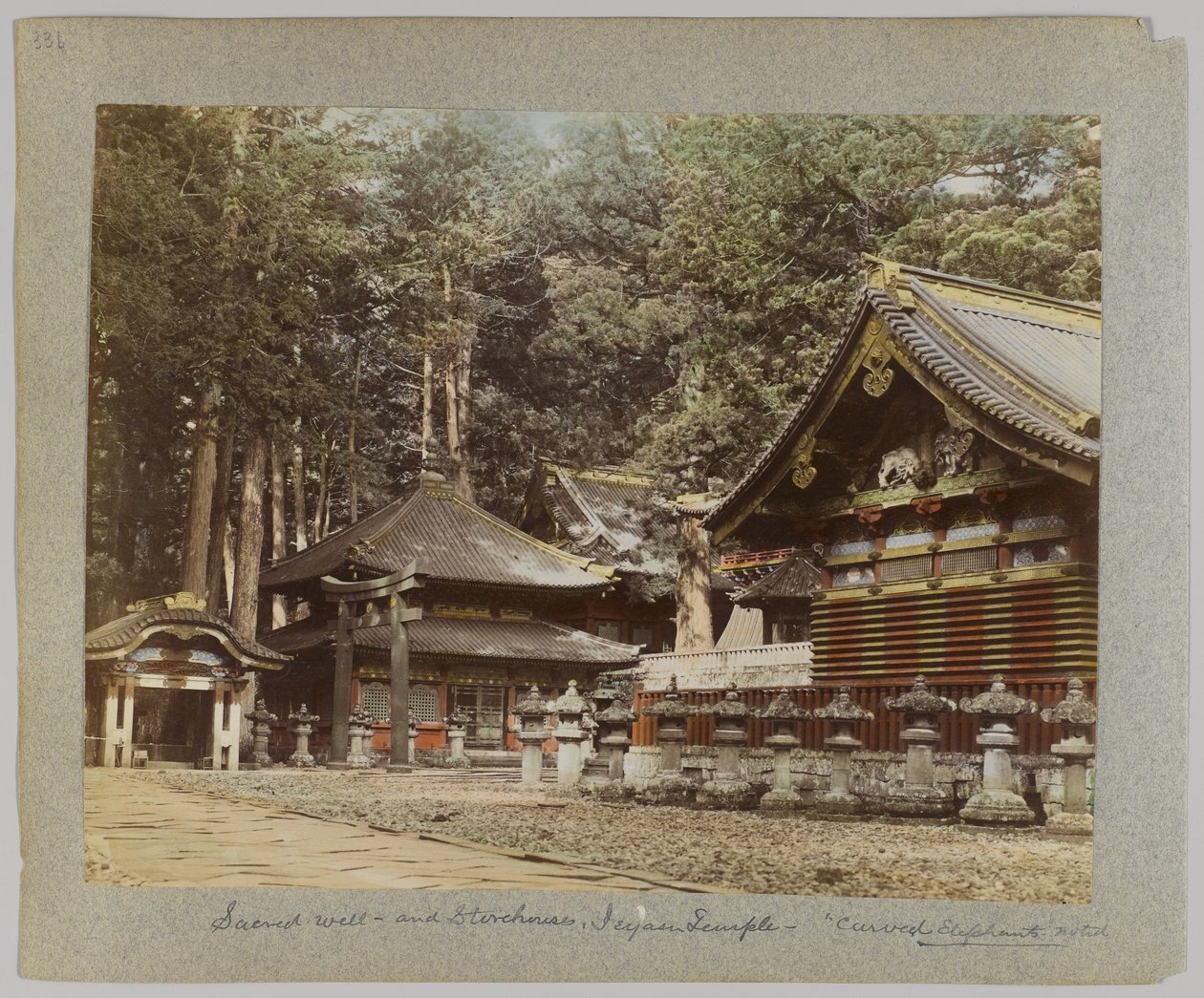 Kutsal kuyu ve depolar, Tōshō-gū, Nikko, Japonya (el boyaması s/b fotoğraf) by Japanese Photographer