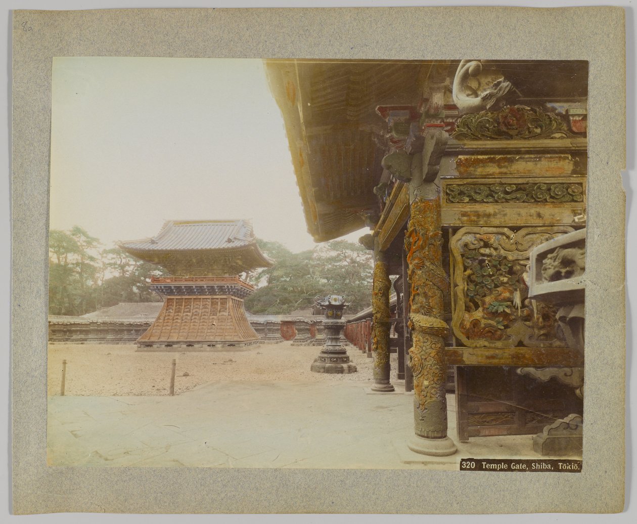 Temple Gate, Shiba Park, Tokyo, Japonya (el boyaması s/b fotoğraf) by Japanese Photographer