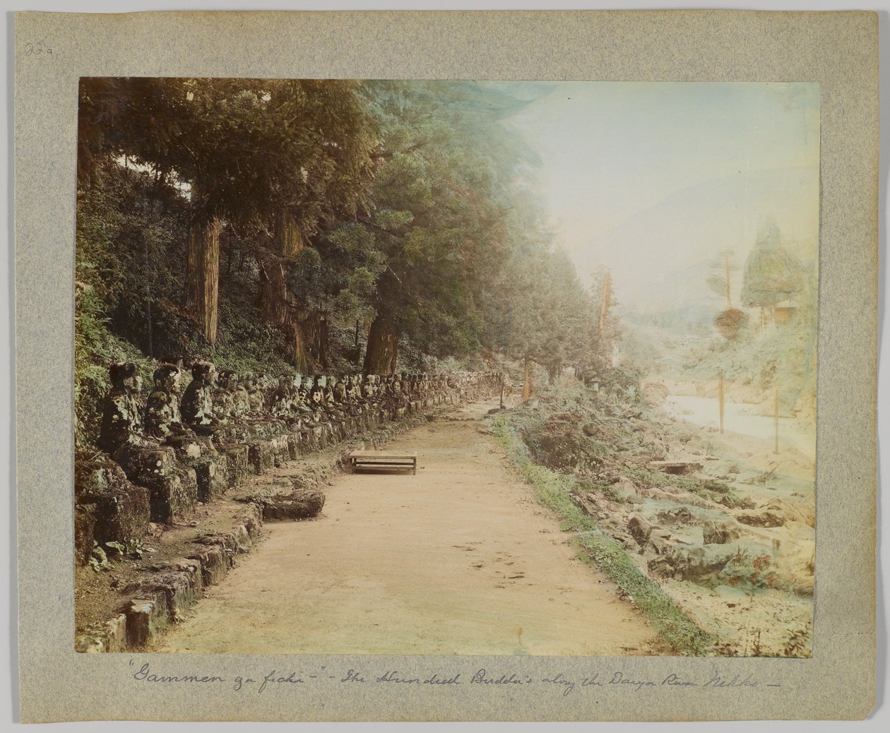 Daiya Nehri kıyısındaki Yüz Buda, Nikko, Japonya (el boyaması s/b fotoğraf) by Japanese Photographer