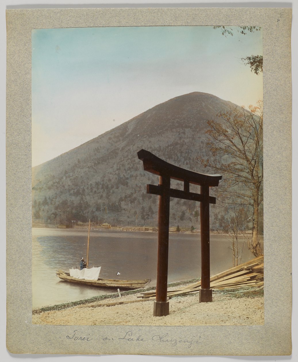 Torii Chuzenji Gölü, Nikko, Japonya (el boyaması s/b fotoğraf) by Japanese Photographer