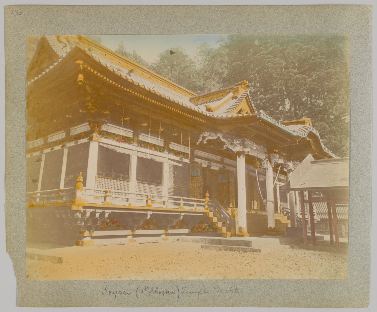 Tōshō-gū, Nikko, Japonya (el boyaması s/b fotoğraf) by Japanese Photographer