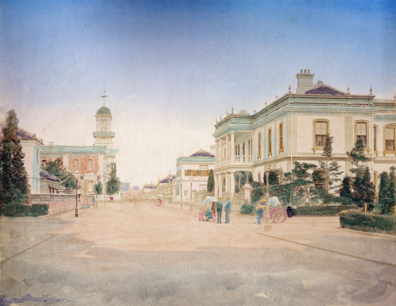 Yokohama şehrinin ana caddesinin görünümü, 1890 dolayları (el renkli fotoğraf) by Japanese Photographer