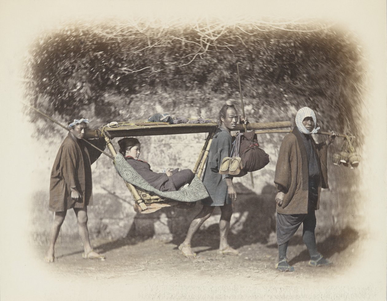 Bir kago içinde taşınan kadın (el ile boyanmış s/b fotoğraf) by Japanese Photographer