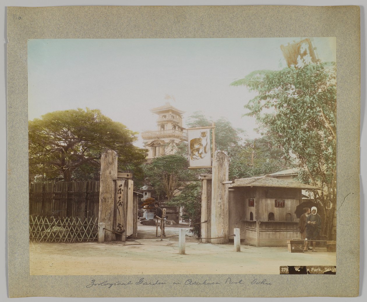 Asakusa Park'taki Hayvanat Bahçesi, Tokyo, Japonya (el boyaması s/b fotoğraf) by Japanese Photographer