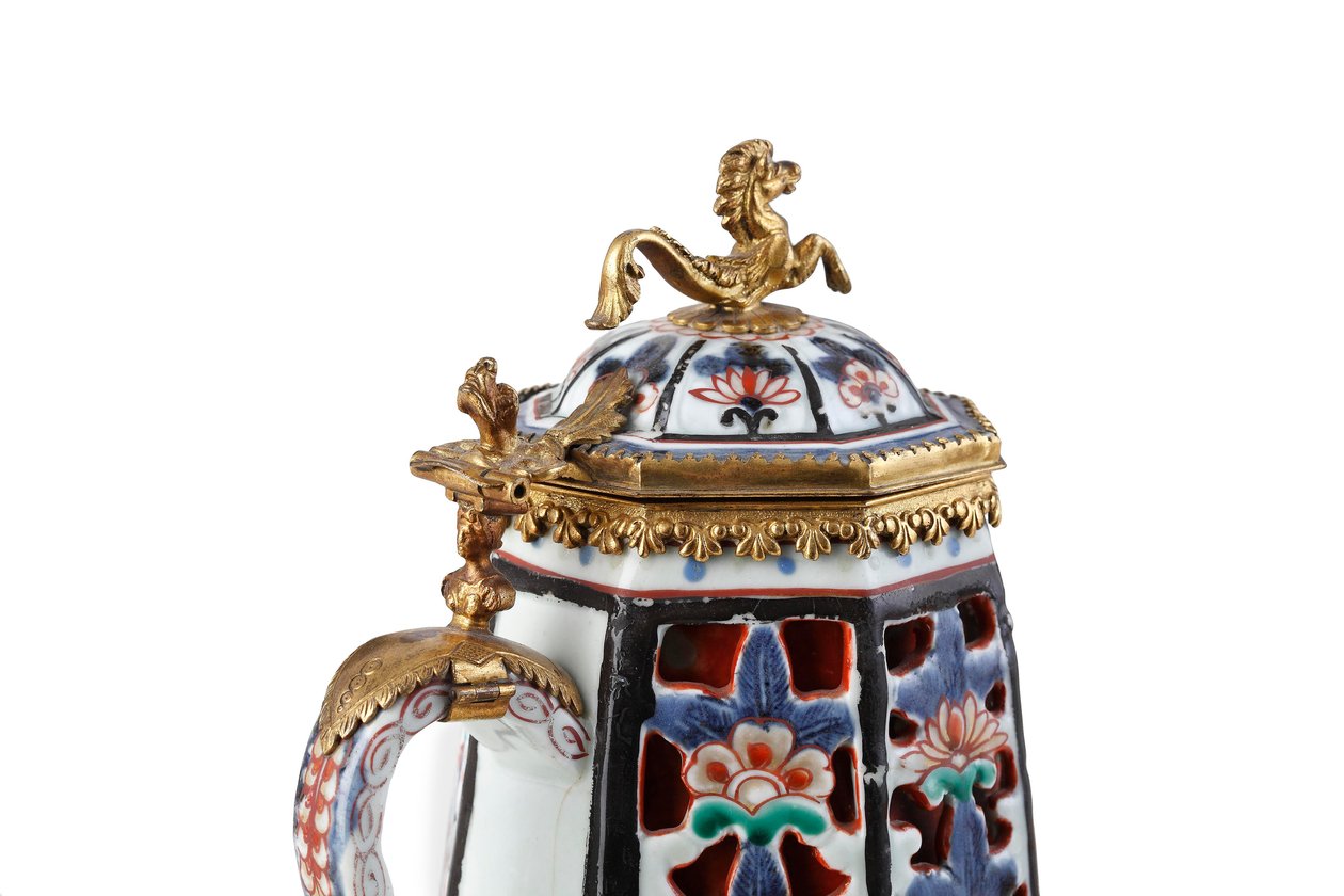 Nadir Bir Şık Montajlı Imari Cezve ve Kapak (seramik) by Japanese School