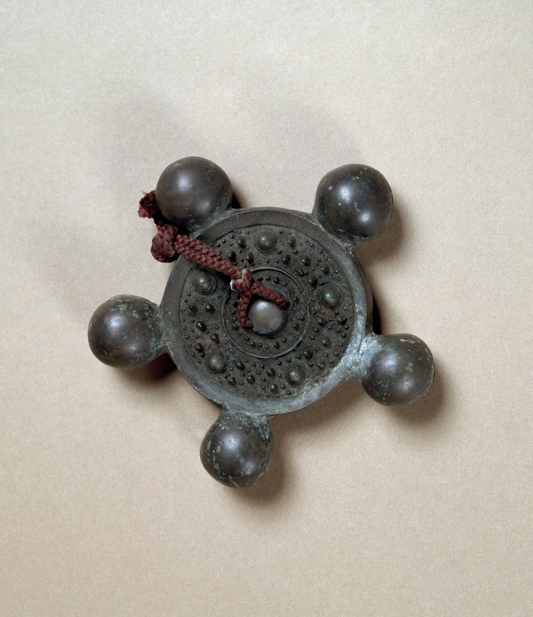 Beş küçük küreli bronz ayna, Kofun dönemi (250-538) by Japanese School