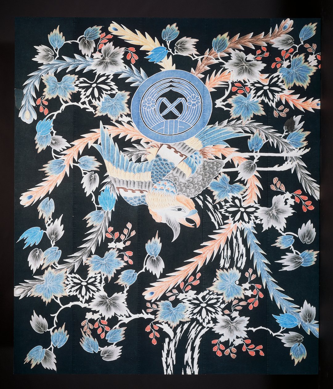 Anka kuşu, paulownia ve nergis motifli, pamuklu, indigolu boya, pigment ve mürekkepli Futonji yatak örtüsü by Japanese School