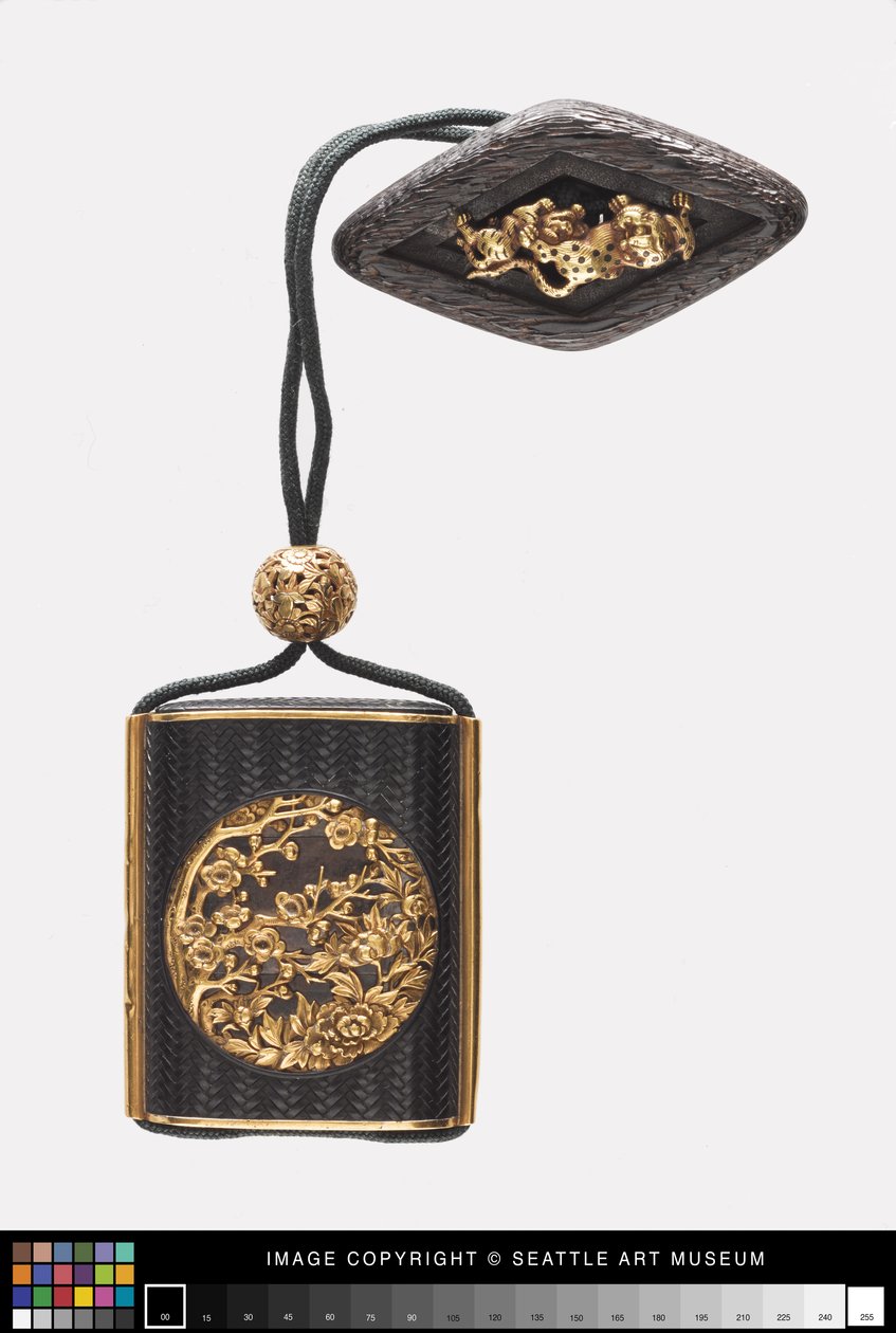 Çiçek desenleri, ojime ve netsuke ile Inro, 18. yüzyılın başları (bronz, gümüş, ahşap, altın ve fildişi) by Japanese School
