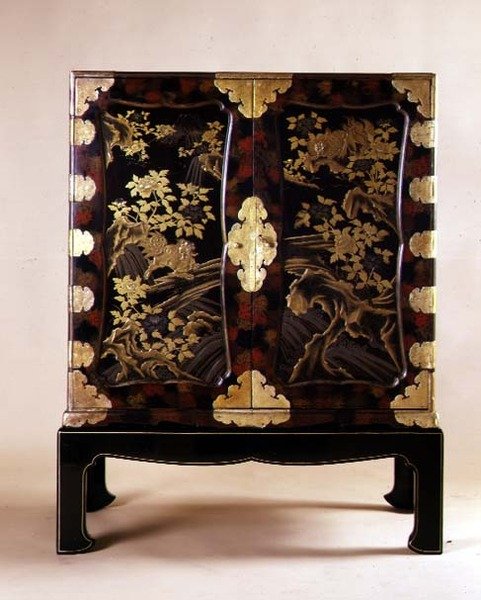 Japon dolabı ve sehpası, kapalı, 1860 (lak) by Japanese School