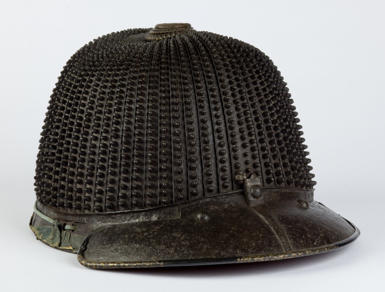 Kabuto, kask (demir, cila, bakır alaşımı, yaldızlı shakudo, deri, ipek ve kumaş) by Japanese School